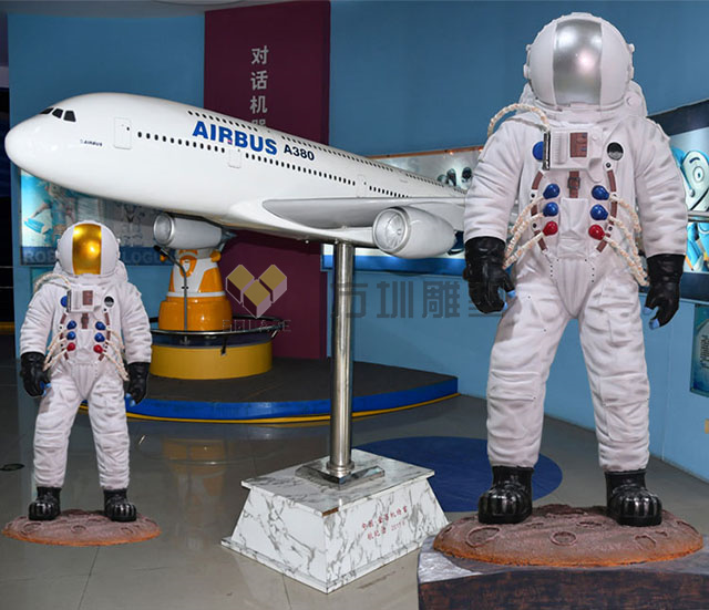 玻璃钢太空航天人物雕塑模型