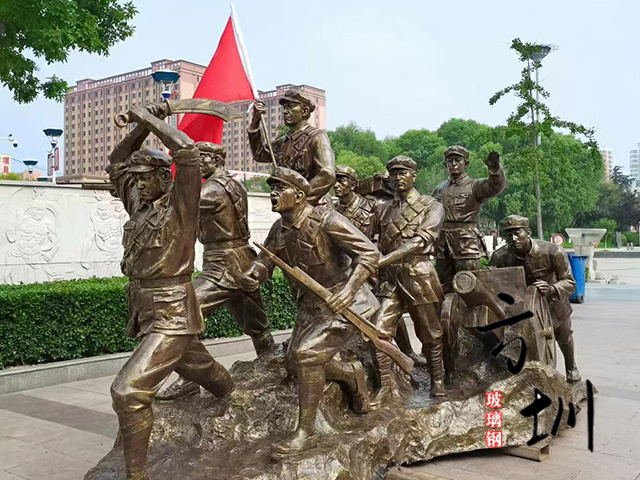 主题红色文化玻璃钢八路军雕塑