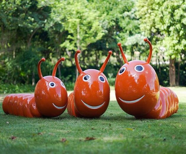 户外可爱的玻璃钢卡通毛毛虫雕塑