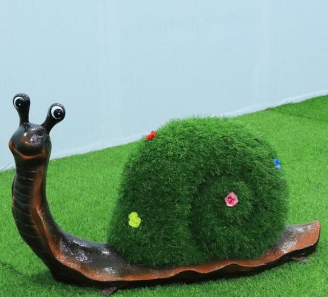 户外景观玻璃钢加植绒蜗牛雕塑