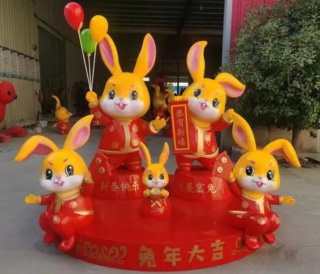 2023年新年玻璃钢卡通兔子雕塑定制