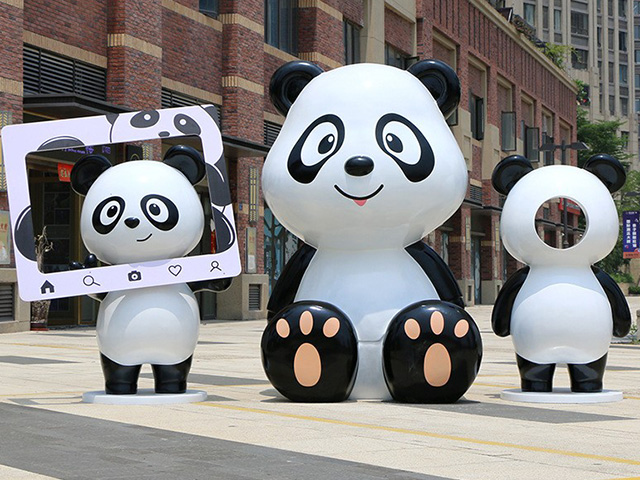 玻璃钢卡通打卡网红熊猫雕塑