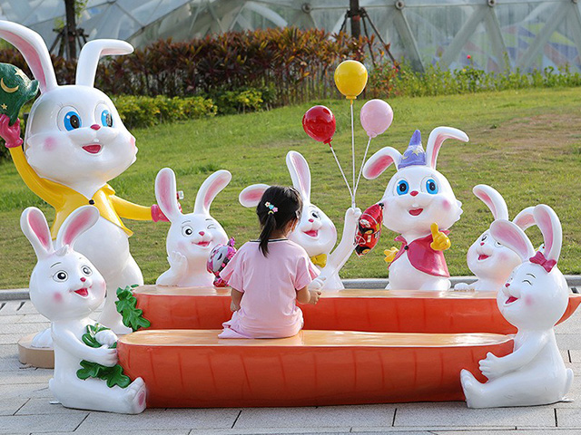 玻璃钢可爱的卡通小白兔座椅雕塑