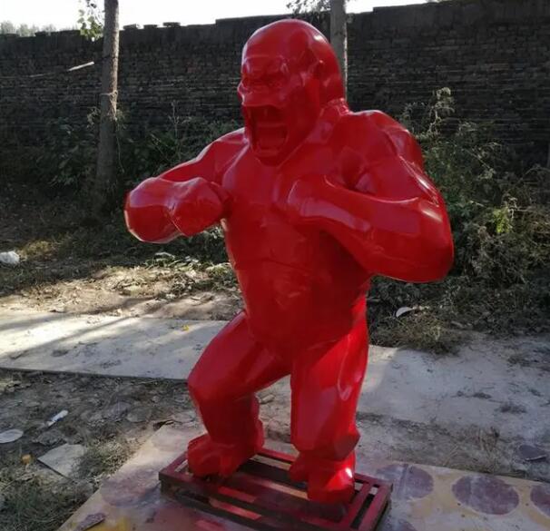 红色抽象玻璃钢大猩猩雕塑