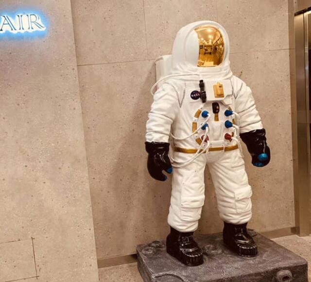 户外景观玻璃钢宇航员人物摆件雕塑