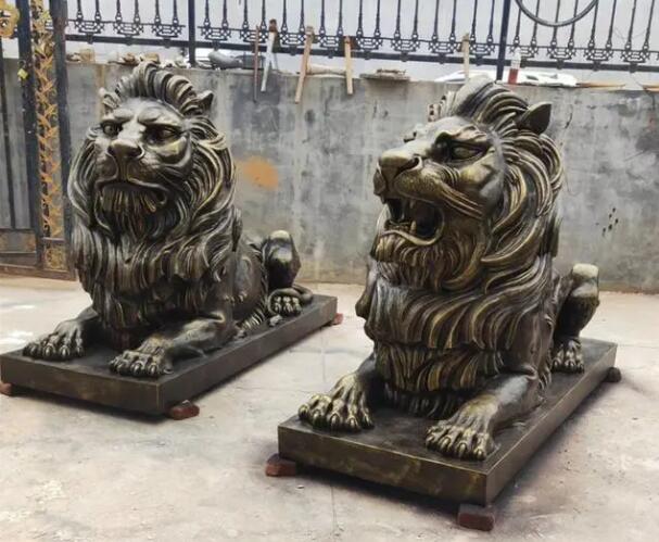 威武霸气玻璃钢仿铜狮子雕塑