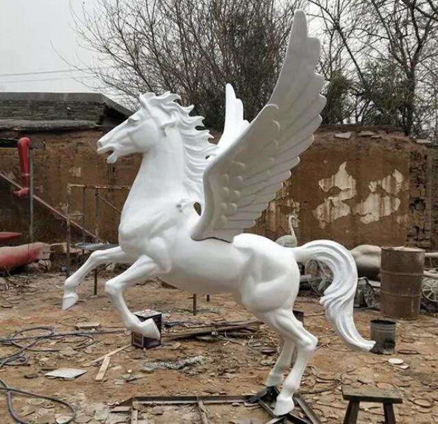 玻璃钢飞马雕塑