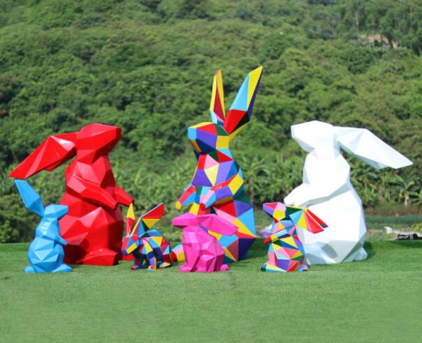 切面抽象彩绘玻璃钢兔子雕塑