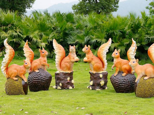 户外玻璃钢松鼠雕塑