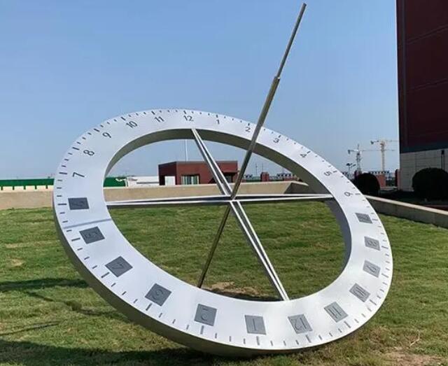 不锈钢日晷雕塑适合摆放在什么场合使用呢？