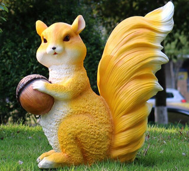 仿真玻璃钢小松鼠动物雕塑