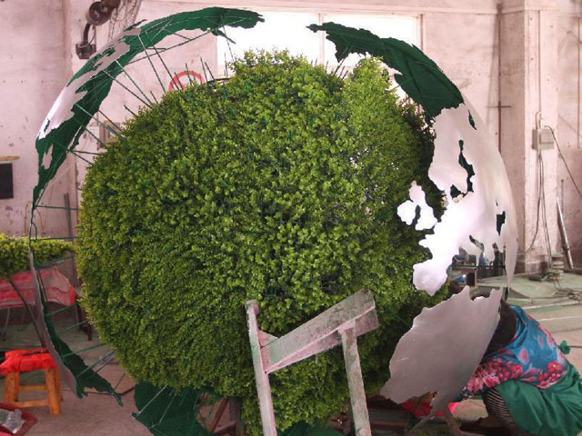 城市广场地球仪绿雕植物雕塑