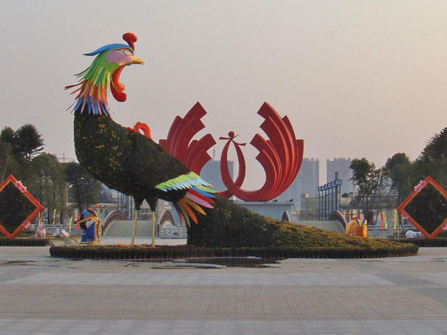 广场凤凰绿雕植物雕塑