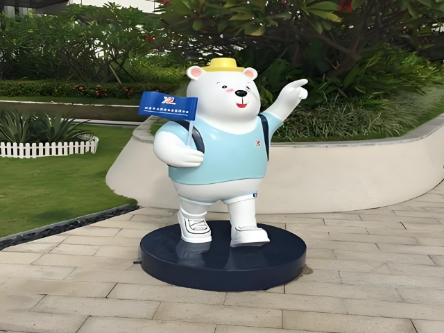 产业园卡通形象雕塑点亮创意空间