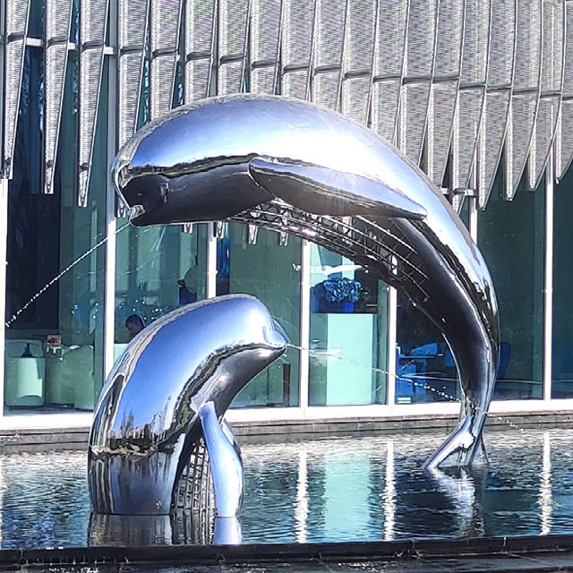 水景镜面不锈钢江豚雕塑