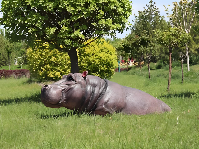 玻璃钢河马雕塑材料、艺术与生态的跨界对话