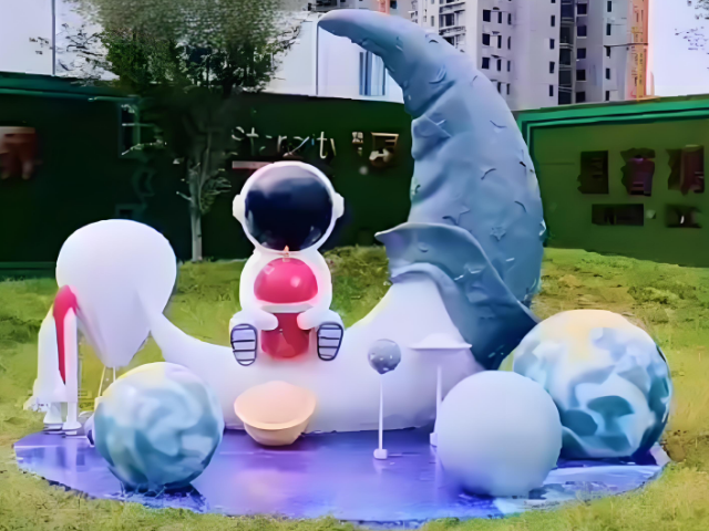 玻璃钢卡通太空人雕塑科技与童趣的太空漫游