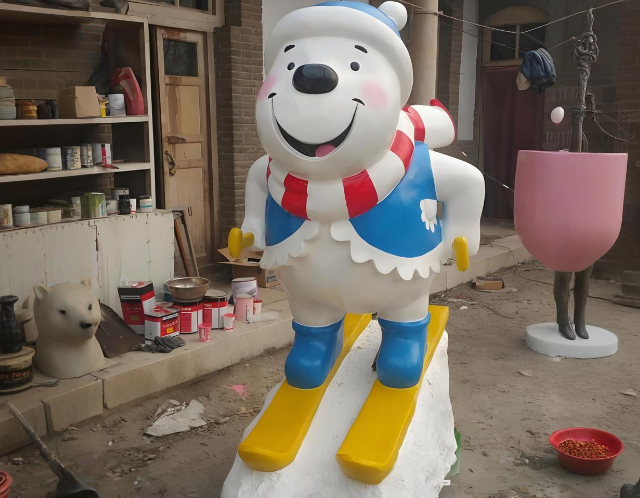 玻璃钢滑雪卡通雕塑冰雪艺术与工艺的完美融合
