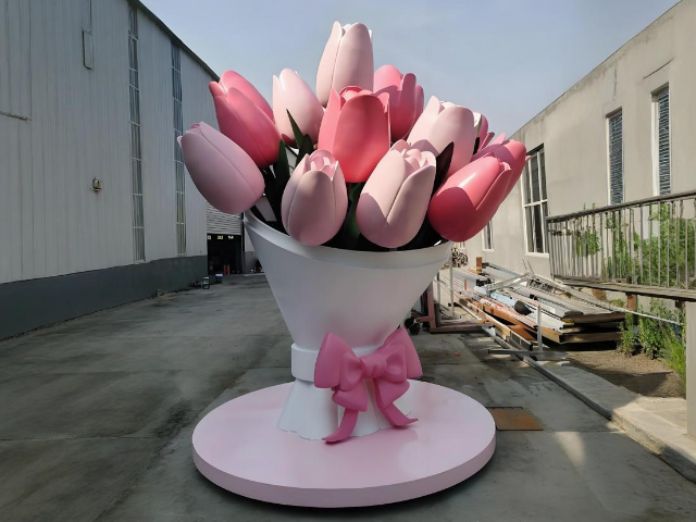 玻璃钢花束雕塑打造永恒绽放的城市与商业艺术焦点