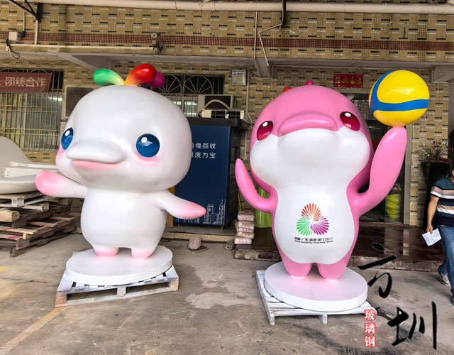 触得到的梦想玻璃钢铸就的吉祥物与人心相遇