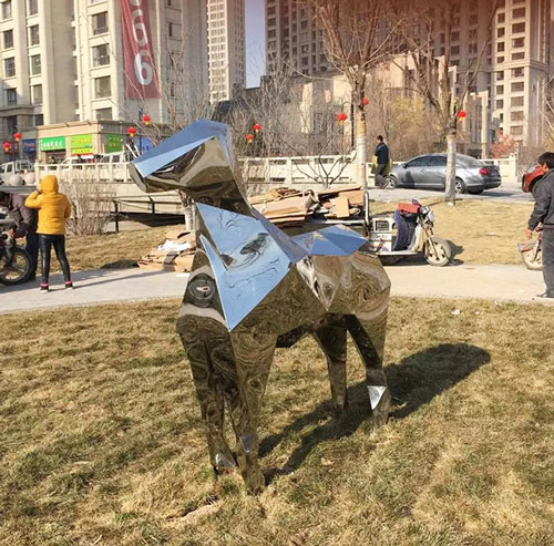 新华联不锈钢动物雕塑