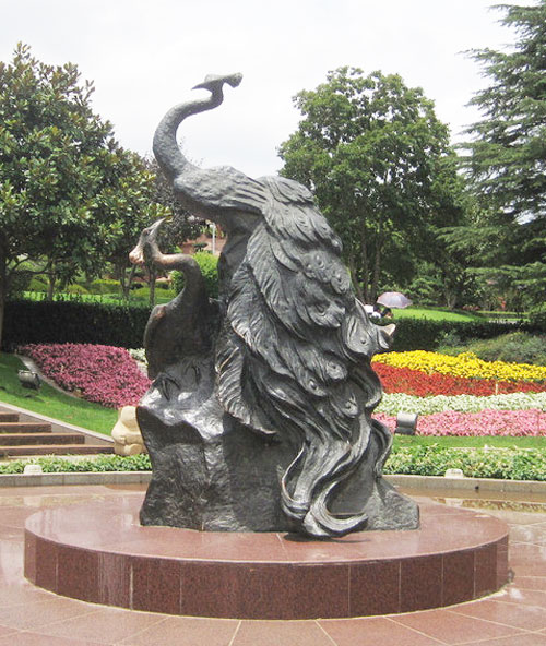 城市广场孔雀雕塑