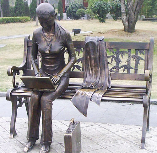 城市公园人物雕塑