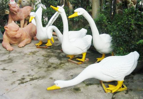 景区玻璃钢仿真鹅雕塑