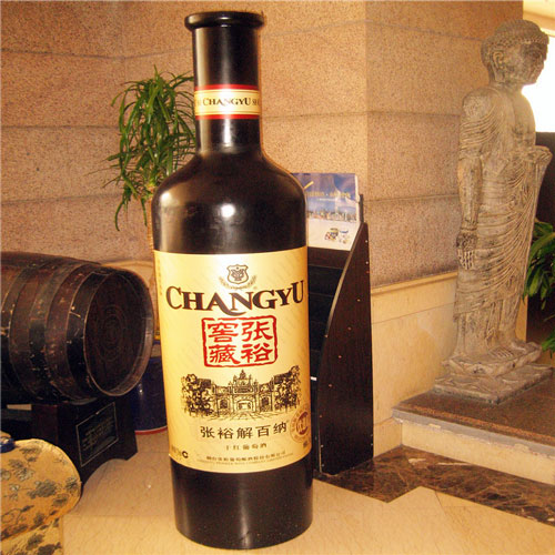 玻璃钢仿真红酒瓶雕塑