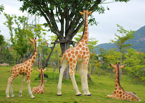 长颈鹿玻璃钢仿真雕塑