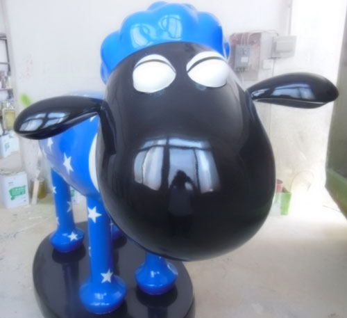 玻璃钢动漫小羊雕塑