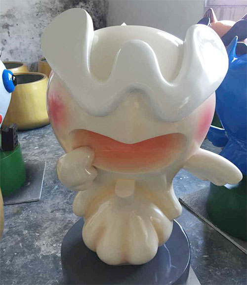 玻璃钢雕塑艺术品已成为美化城市的象征