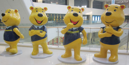 深圳玻璃钢小熊公仔雕塑
