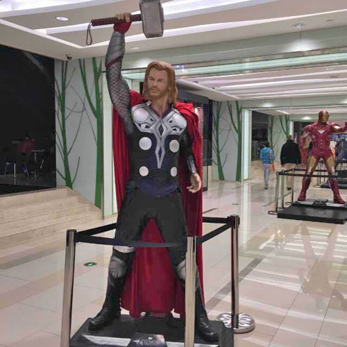 电影英雄人物玻璃钢雕塑