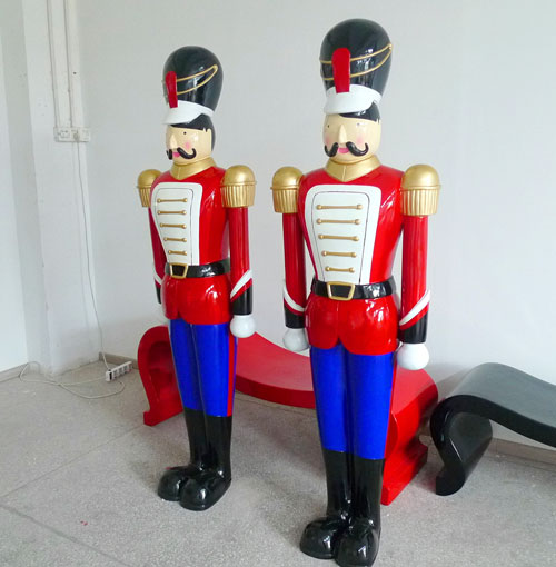 玻璃钢人物雕塑体现艺术气息