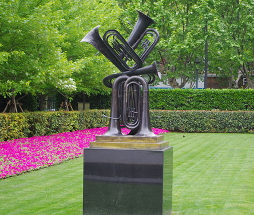 景区铁艺乐器雕塑