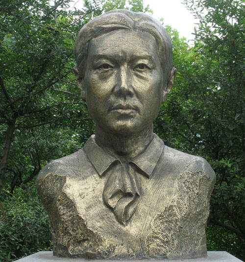 人物肖像仿铜玻璃钢雕塑