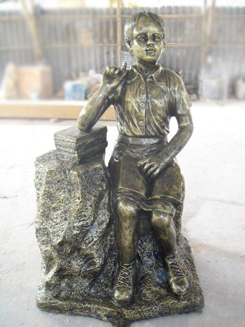 学校玻璃钢学生雕塑