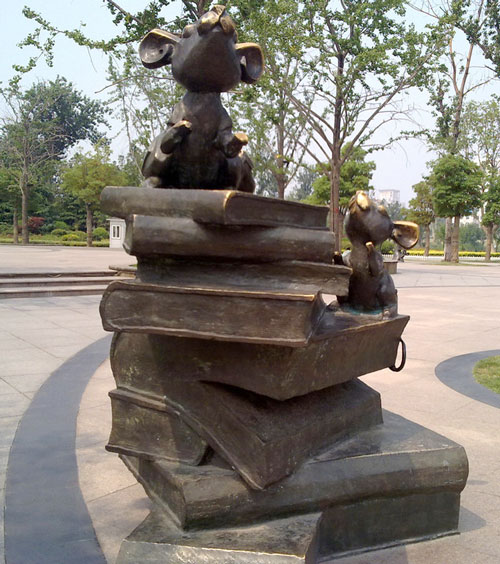 学校玻璃钢书本雕塑