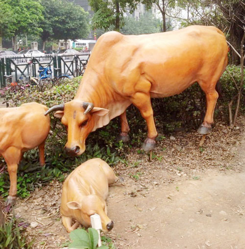 玻璃钢园林黄牛雕塑